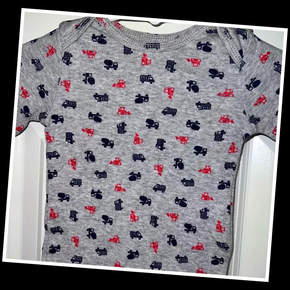 4/$10 •Carters 0-3m firetruck onesie🚒NWOT🚒 - Picture 2 of 3